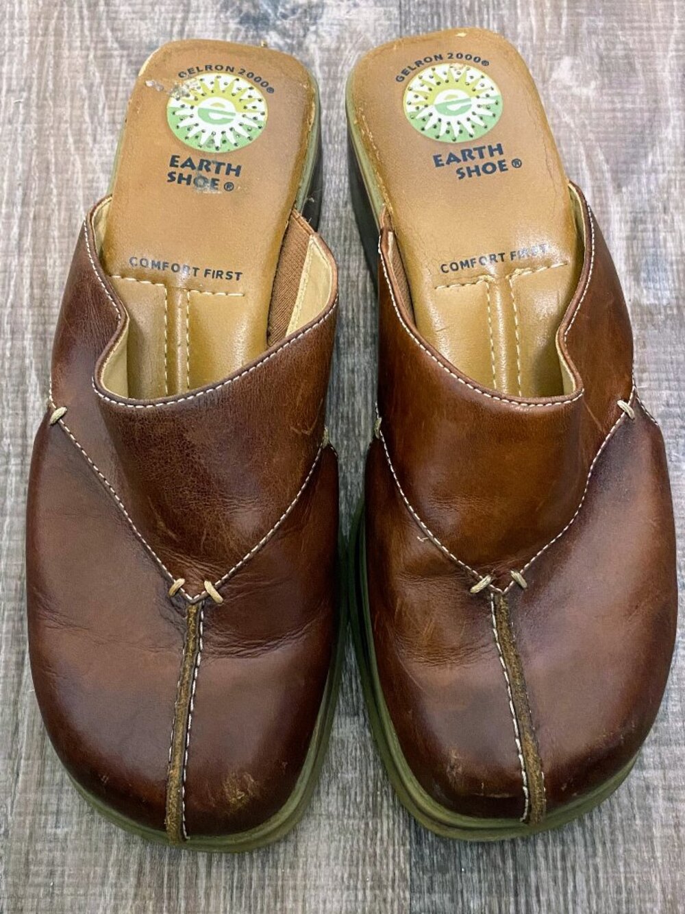 Vintage Brown Leather Clog Shoes / Y2K / Size 7.5